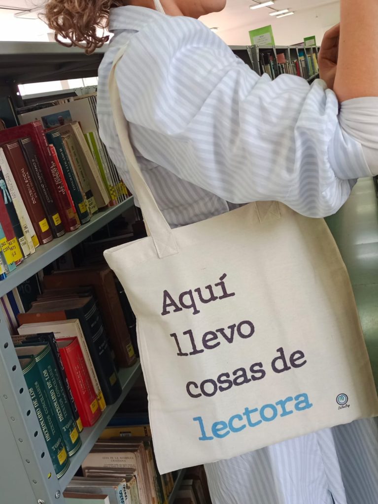 The Art of Drawing Readers In: Your attractive post title goes here 6-aqui-llevo-cosas-de-lectora